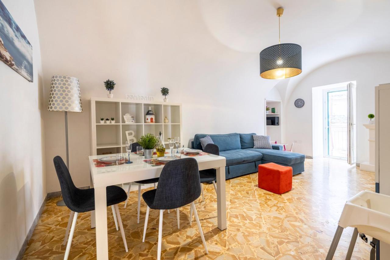 Vico II Terrace Apartment A Step From Piazza Roma มาร์ตินาฟรังกา ภายนอก รูปภาพ